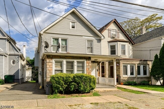 8 Mission St in Montclair, NJ - Building Photo - Building Photo