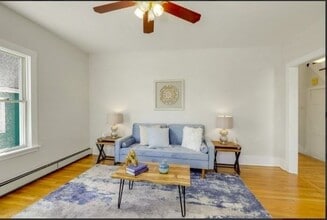 21 Lake St, Unit #1 in Somerville, MA - Foto de edificio - Building Photo