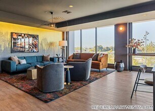 328 Bank St in Harwich, MA - Foto de edificio - Building Photo