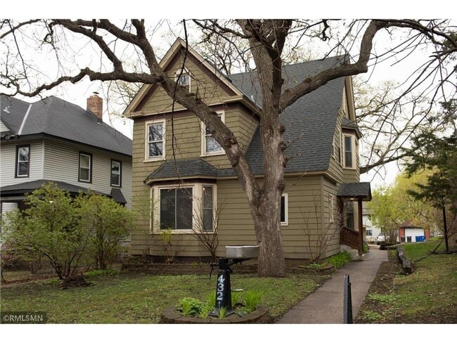 property at 432 N Dewey St