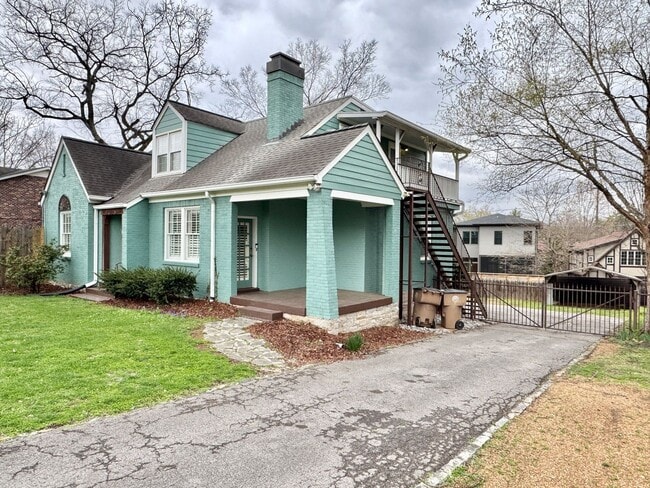 1002 Sutton Hill Rd in Nashville, TN - Building Photo - Building Photo