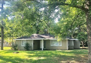 2040 Merrily Dr in Montgomery, AL - Building Photo