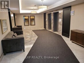 101-101 Shoreview Pl in Hamilton, ON - Building Photo - Building Photo