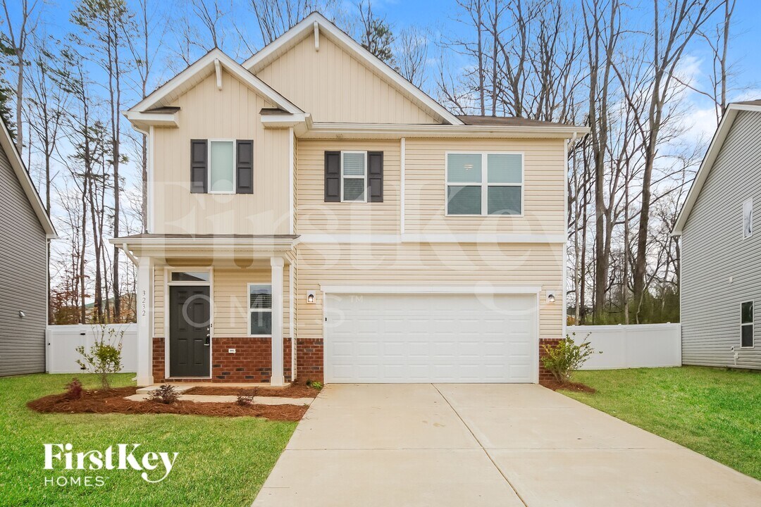 3232 Newell Vlg Dr in Charlotte, NC - Building Photo
