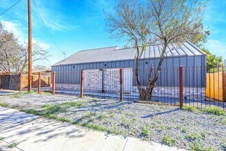 2301 Ligarde St in Laredo, TX - Foto de edificio - Building Photo