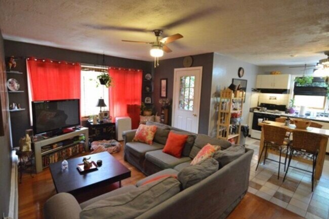 59 Monadnock St, Unit 3 in Boston, MA - Foto de edificio - Building Photo