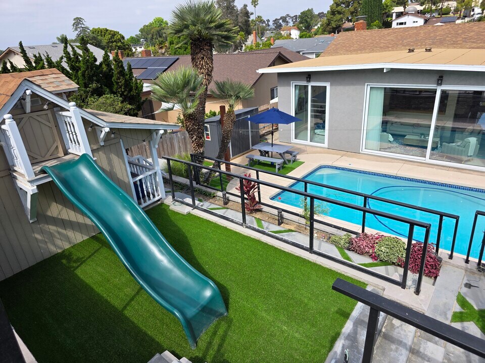 6097 Charae St in San Diego, CA - Building Photo