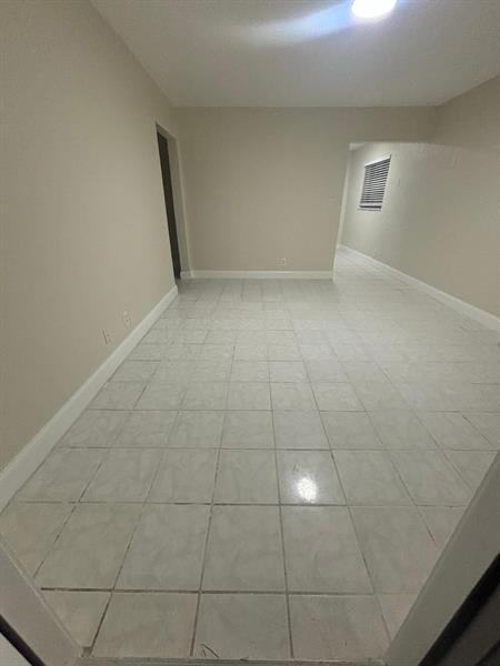 7371 NW 37th St in Hollywood, FL - Foto de edificio