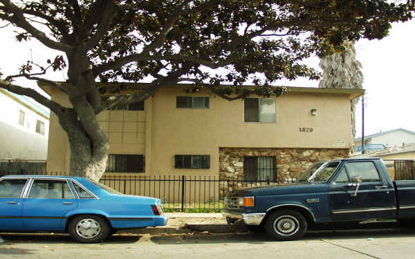 1070 Saint Louis Ave in Long Beach, CA - Building Photo - Building Photo