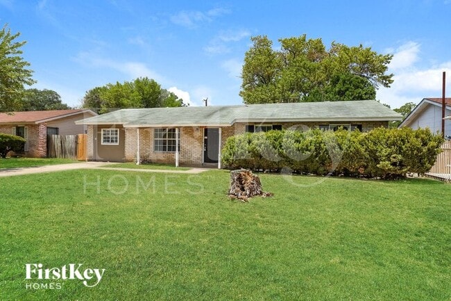 523 Pinehurst Blvd in San Antonio, TX - Building Photo - Building Photo