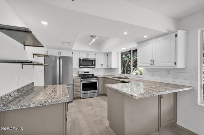 2410 E Sahuaro Dr in Phoenix, AZ - Building Photo - Building Photo