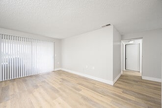 Mountain View Camarillo in Camarillo, CA - Building Photo - Building Photo