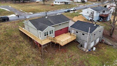 125 Edgewood Cir in Industry, PA - Building Photo - Building Photo