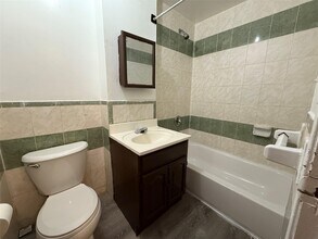 13 McClancy Pl in Brooklyn, NY - Building Photo - Building Photo