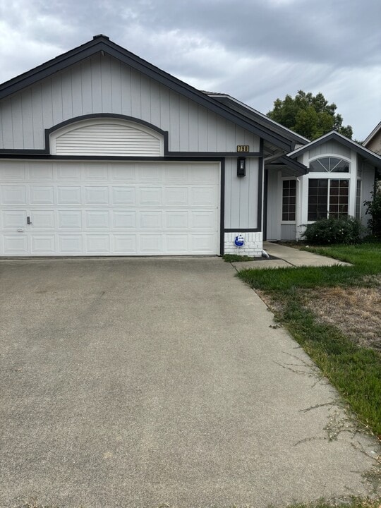 790 Bluebird Dr in Vacaville, CA - Building Photo