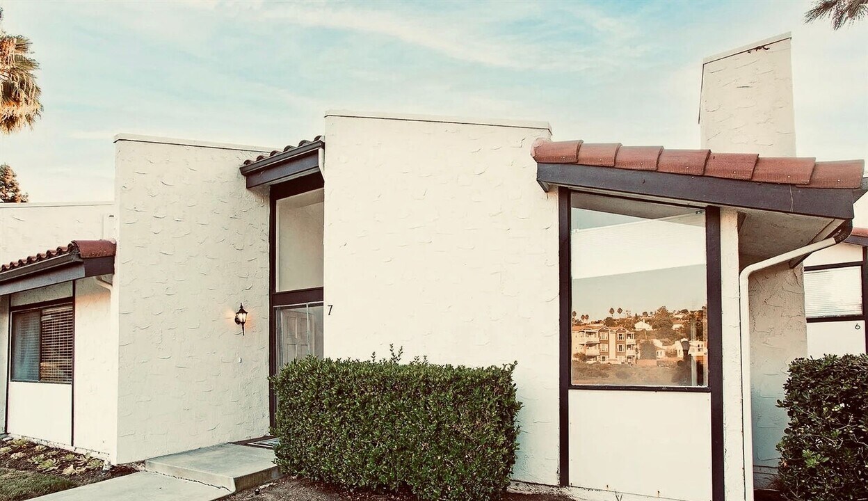 7528 Jerez Ct in Carlsbad, CA - Building Photo