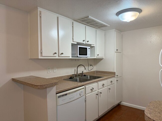 2250 Bering Dr in Houston, TX - Building Photo - Building Photo