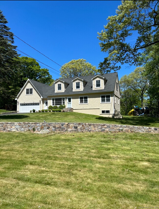 16 Topcrest Ln in Ridgefield, CT - Building Photo - Building Photo