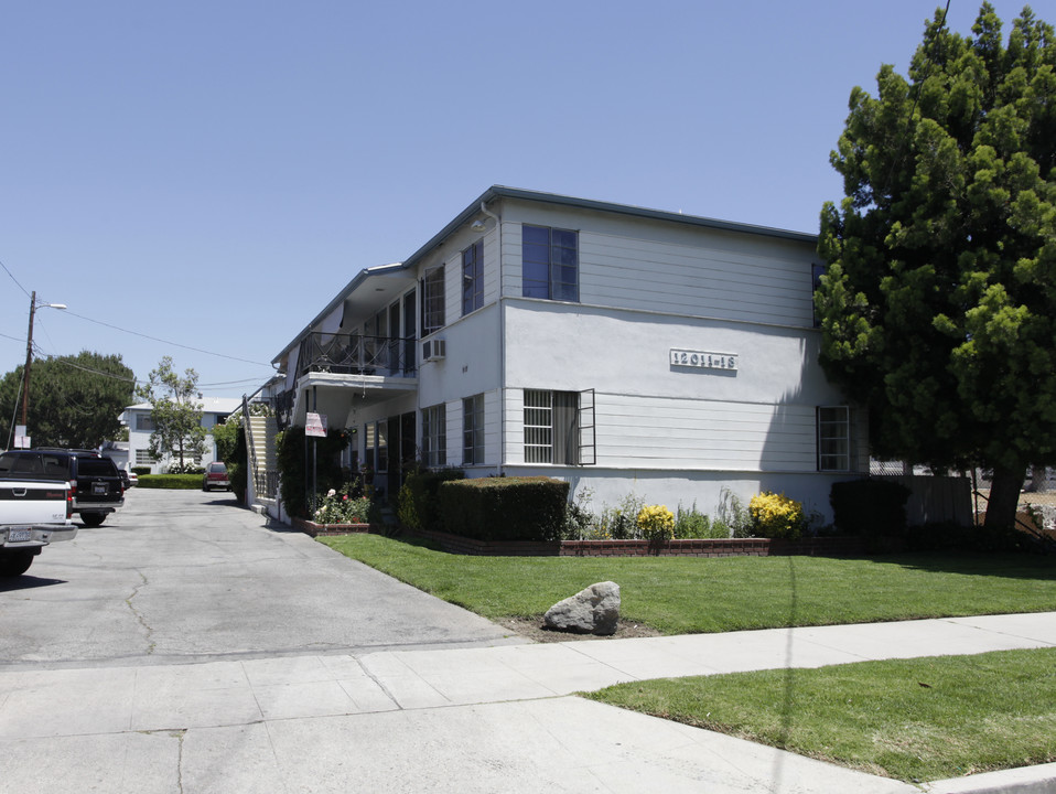 12011-12013 Albers St in Valley Village, CA - Building Photo