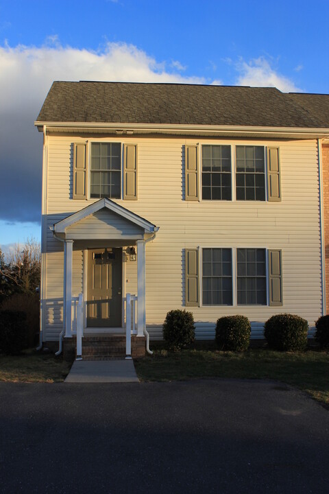 2856 Prairie Ln in Harrisonburg, VA - Building Photo