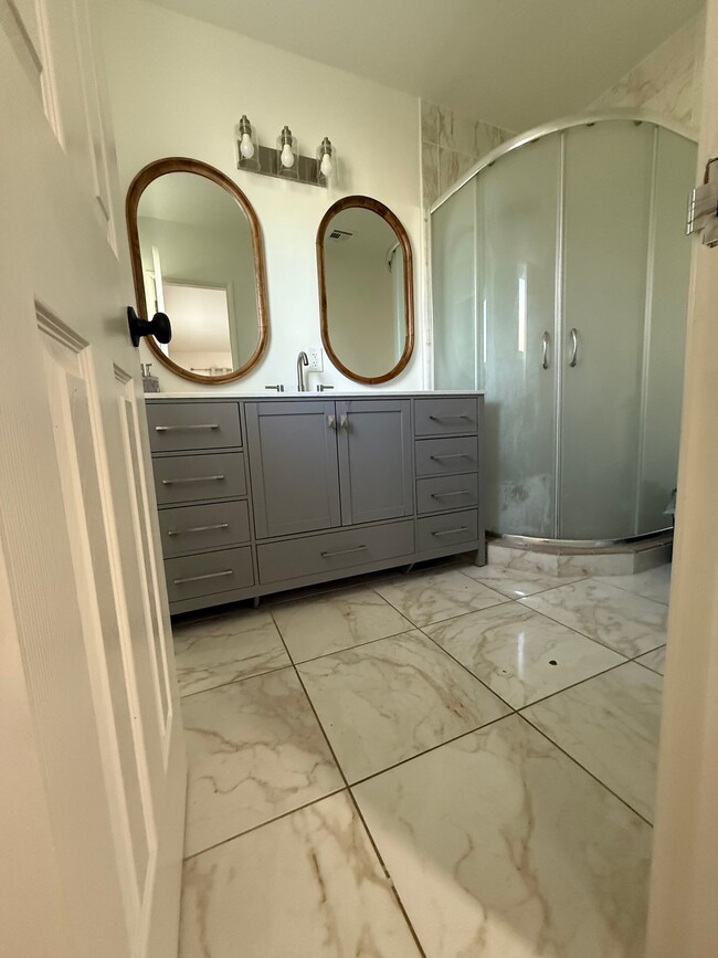 25446 Lane St in Loma Linda, CA - Foto de edificio - Building Photo