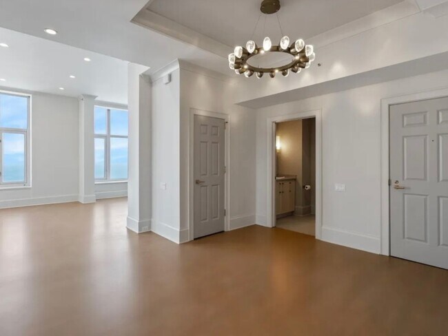 132 E Delaware Pl in Chicago, IL - Building Photo - Building Photo