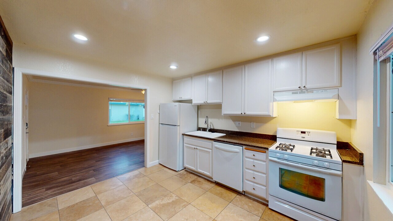 15451 Marty Dr in Glen Ellen, CA - Building Photo