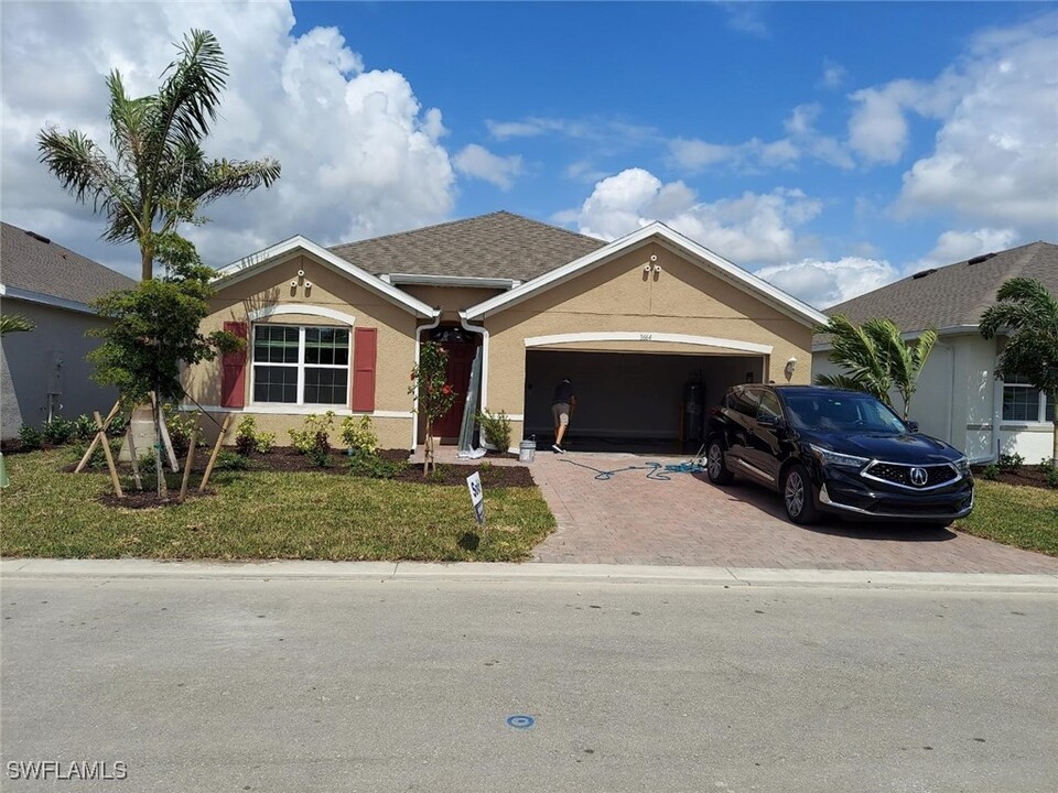 3664 Rollingwater Wy in North Fort Myers, FL - Building Photo