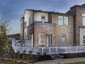 1231 Brush Crk in Mission Viejo, CA - Building Photo