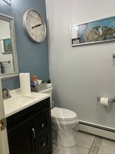 323 Shingle Hill Rd in West Haven, CT - Building Photo - Building Photo