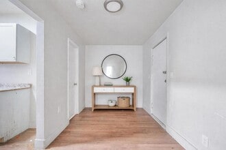 1554 SW 5th St, Unit 3a in Miami, FL - Building Photo - Building Photo