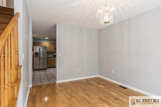 17 Lackland Ave in Piscataway, NJ - Foto de edificio - Building Photo