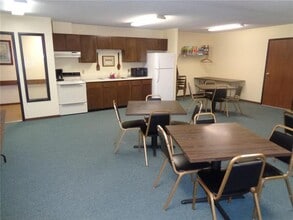 6717 Old Sawmill Rd in Harris, MN - Foto de edificio - Building Photo