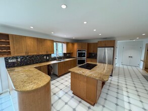 20 Pearce Dr in Woodbury, NY - Building Photo - Building Photo