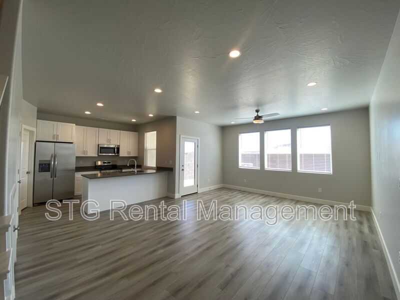 1156 S 4380 W in Hurricane, UT - Building Photo