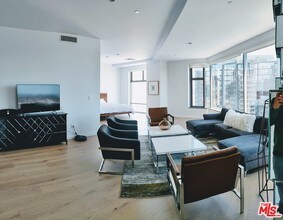 801 S Grand Ave-Unit -PH2211 in Los Angeles, CA - Building Photo - Building Photo