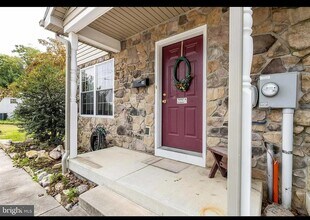 24 E 9th St in Waynesboro, PA - Building Photo - Building Photo