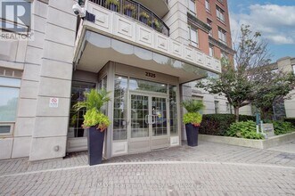 2325 Central Park Dr in Oakville, ON - Building Photo - Building Photo