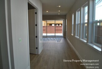 3593 Deer Pk Dr in Folsom, CA - Building Photo - Building Photo