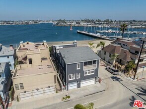 6821 E Ocean Blvd in Long Beach, CA - Foto de edificio - Building Photo