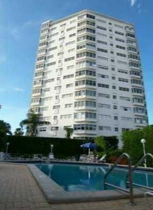 1881 Washington Ave, Unit # 14C in Miami Beach, FL - Foto de edificio