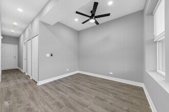 2317 W Taylor St, Unit 3R in Chicago, IL - Building Photo - Building Photo