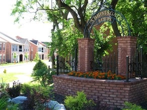 Abbotsgate Lofts in Powell, OH - Building Photo - Building Photo