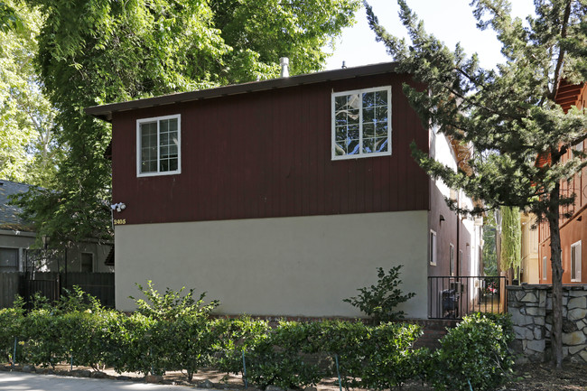 2405 F St in Sacramento, CA - Foto de edificio - Building Photo