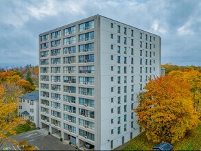 Silver Brook Condominiums in Guelph, ON - Building Photo - Primary Photo