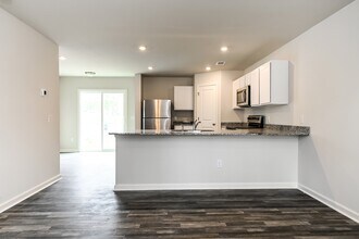 723 Ruston Dr SE in Bolivia, NC - Foto de edificio - Building Photo