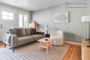 327 Hawthorne Ave in Palo Alto, CA - Building Photo