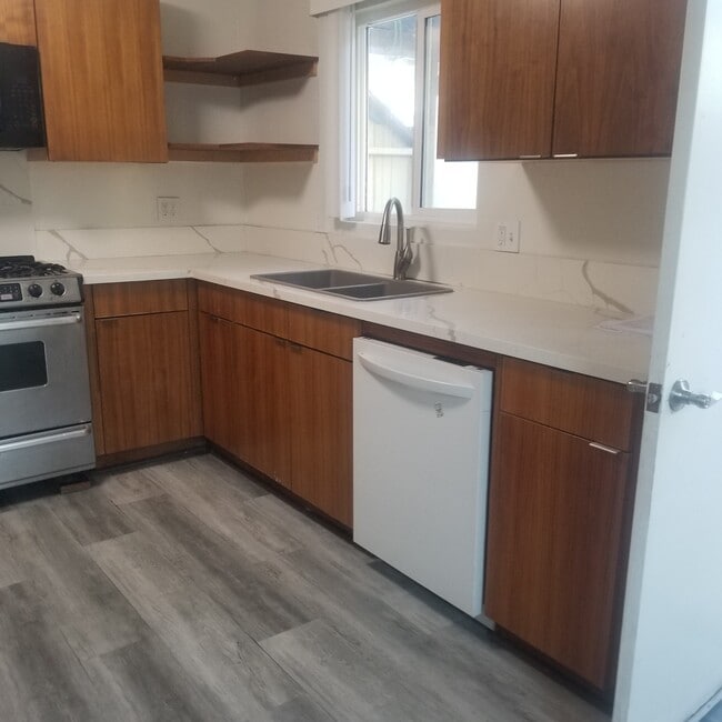 14925 Larch Ave, Unit 14925 in Lawndale, CA - Building Photo - Building Photo