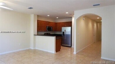 233 Las Brisas Cir in Weston, FL - Building Photo - Building Photo
