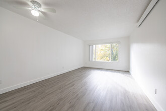 Bridgeview Apartments in Portland, OR - Building Photo - Building Photo